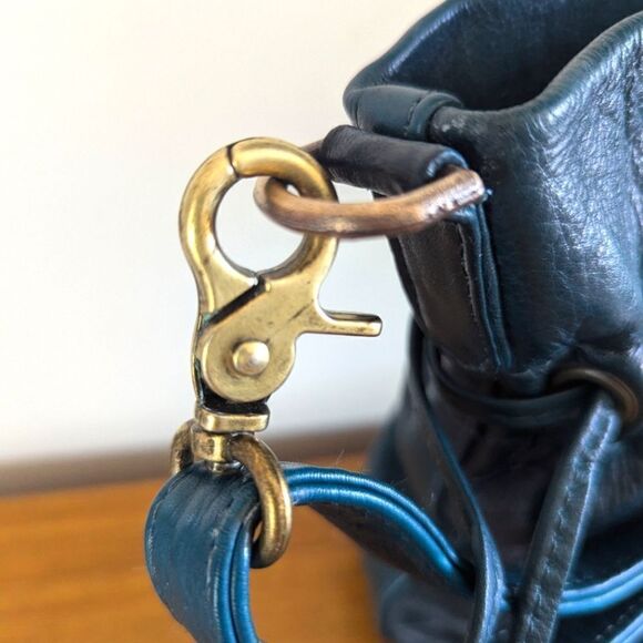 Wanderer's Travel Co Azzurra Pebbled Leather Bronte Bucket Crossbody Bag EUC - Picture 10 of 14